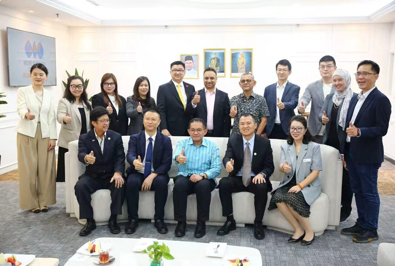 {"ARInfo":{"IsUseAR":false},"Version":"1.0.0","MakeupInfo":{"IsUseMakeup":false},"FaceliftInfo":{"IsChangeEyeLift":false,"IsChangeFacelift":false,"IsChangePostureLift":false,"IsChangeNose":false,"IsChangeFaceChin":false,"IsChangeMouth":false,"IsChangeThinFace":false},"BeautyInfo":{"SwitchMedicatedAcne":false,"IsAIBeauty":false,"IsBrightEyes":false,"IsSharpen":false,"IsOldBeauty":false,"IsReduceBlackEyes":false},"HandlerInfo":{"AppName":2},"FilterInfo":{"IsUseFilter":false}}